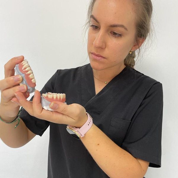 Dra. Clara Cabezas Asensio Dra. Clara Cabezas Asensio