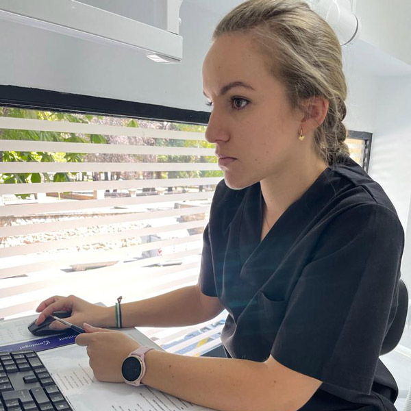 Dra. Clara Cabezas Asensio Dra. Clara Cabezas Asensio