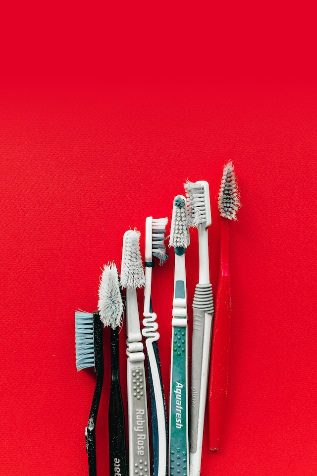 Cepillos-de-dientes-viejos